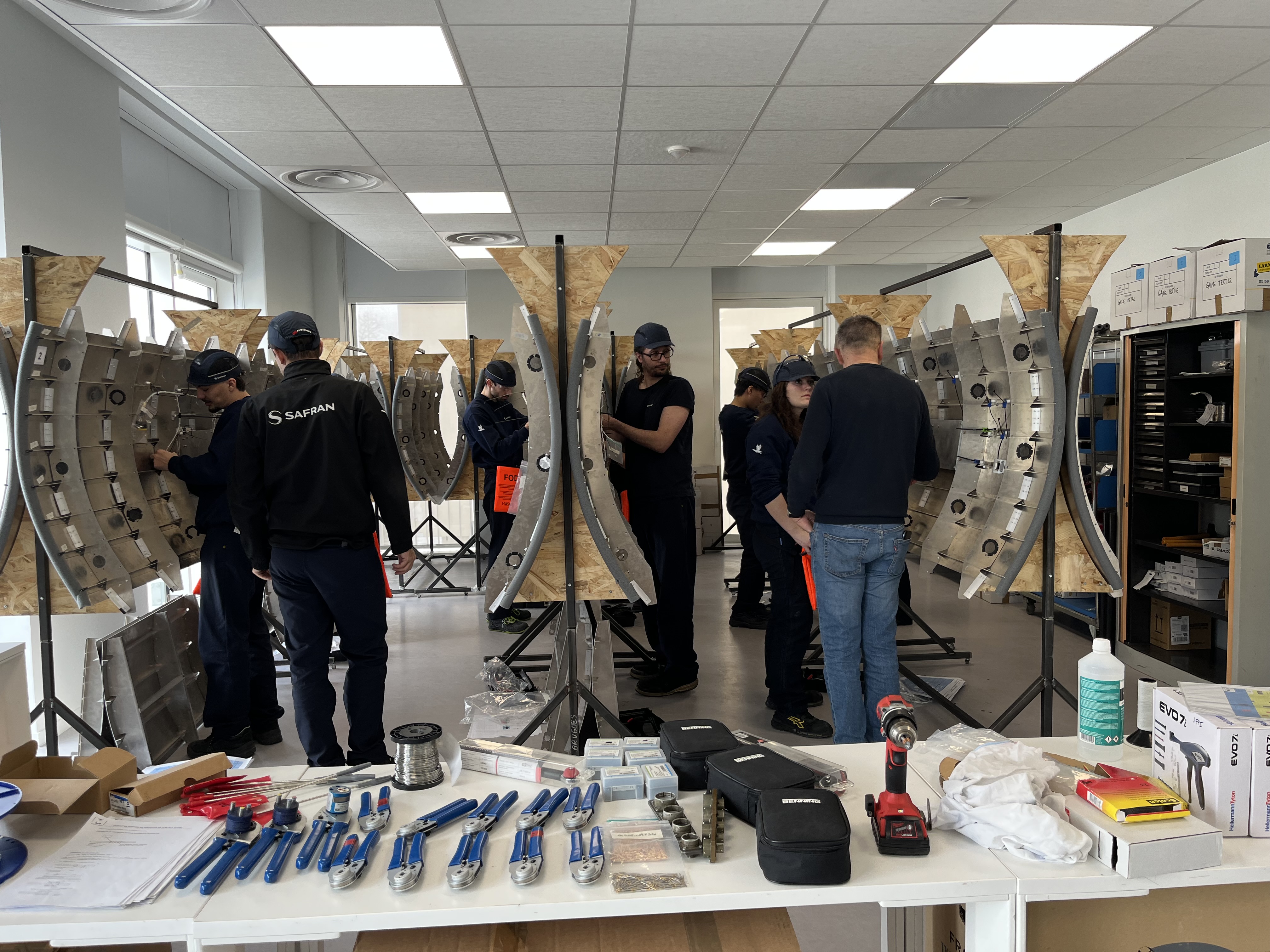 4ème groupe d'intégrateurs câbleurs Aéronautique